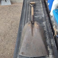 Steel Shovel 
