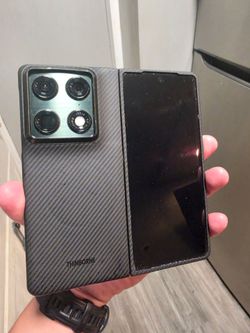 Motorola Razr Fold 2026 (Book Style) – Factory Unlocked + Moto Buds & 2 Cases (Thinborne + Poetic)