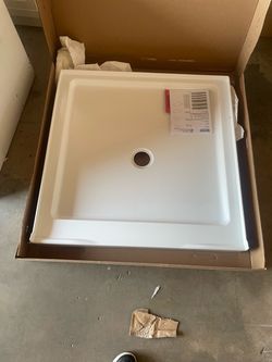 Classic 500 36 in. L x 36 in. W Alcove Shower Pan Base with Center Drain in High Gloss White