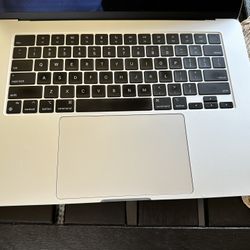 💻 MacBook Air M2 – 15” / 24GB RAM / 1TB SSD – Silver – Like New! 🔥