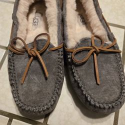 Uggs Shoes Size 5 In Really Good Condtion