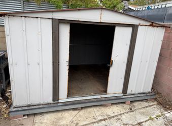 Outdoor storage shed