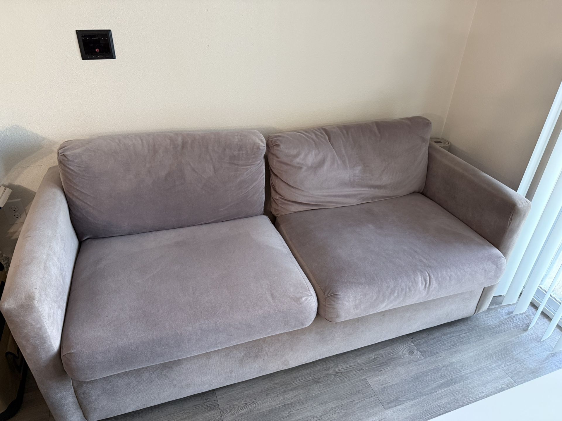 2 Set Furniture (Sofa / Chair)