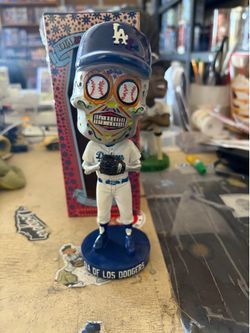 Dodgers Skull  Bobblehead