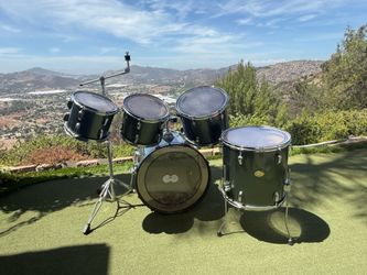 Tama Drum Set