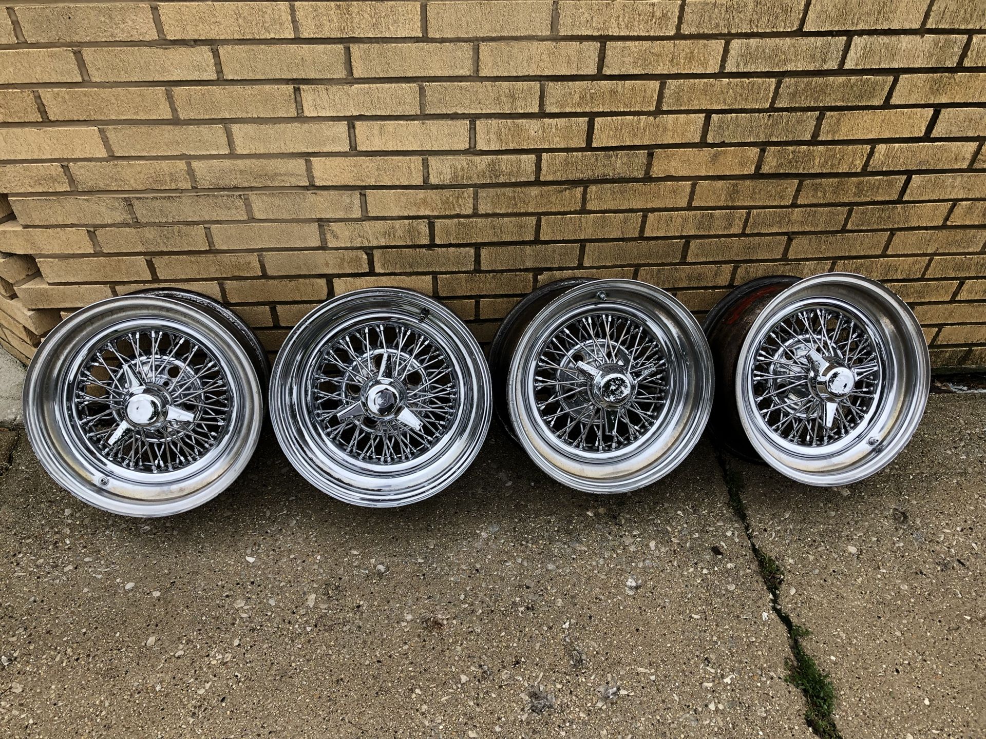 Appliance wire wheels true spoke
