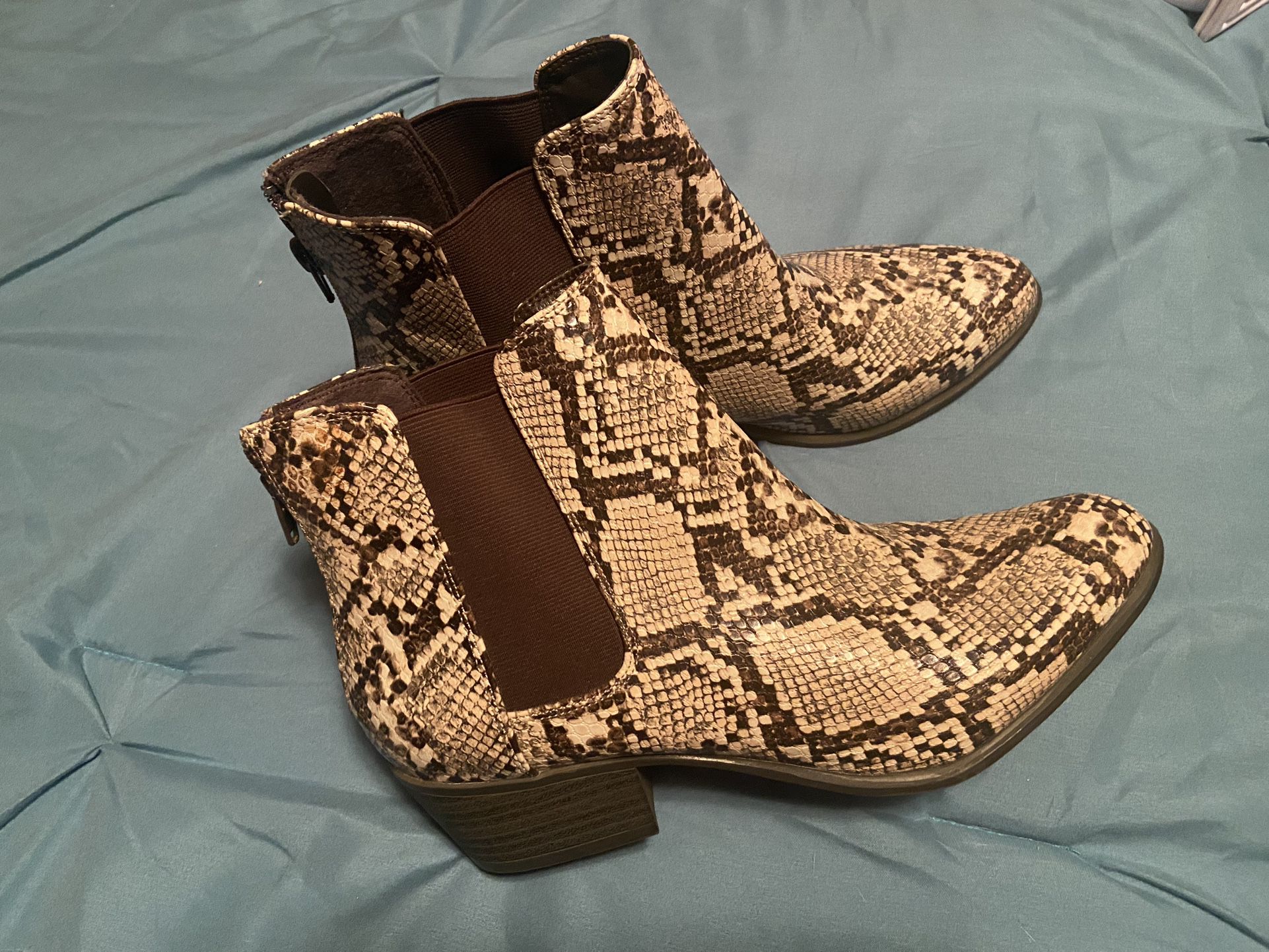ESPRIT boots