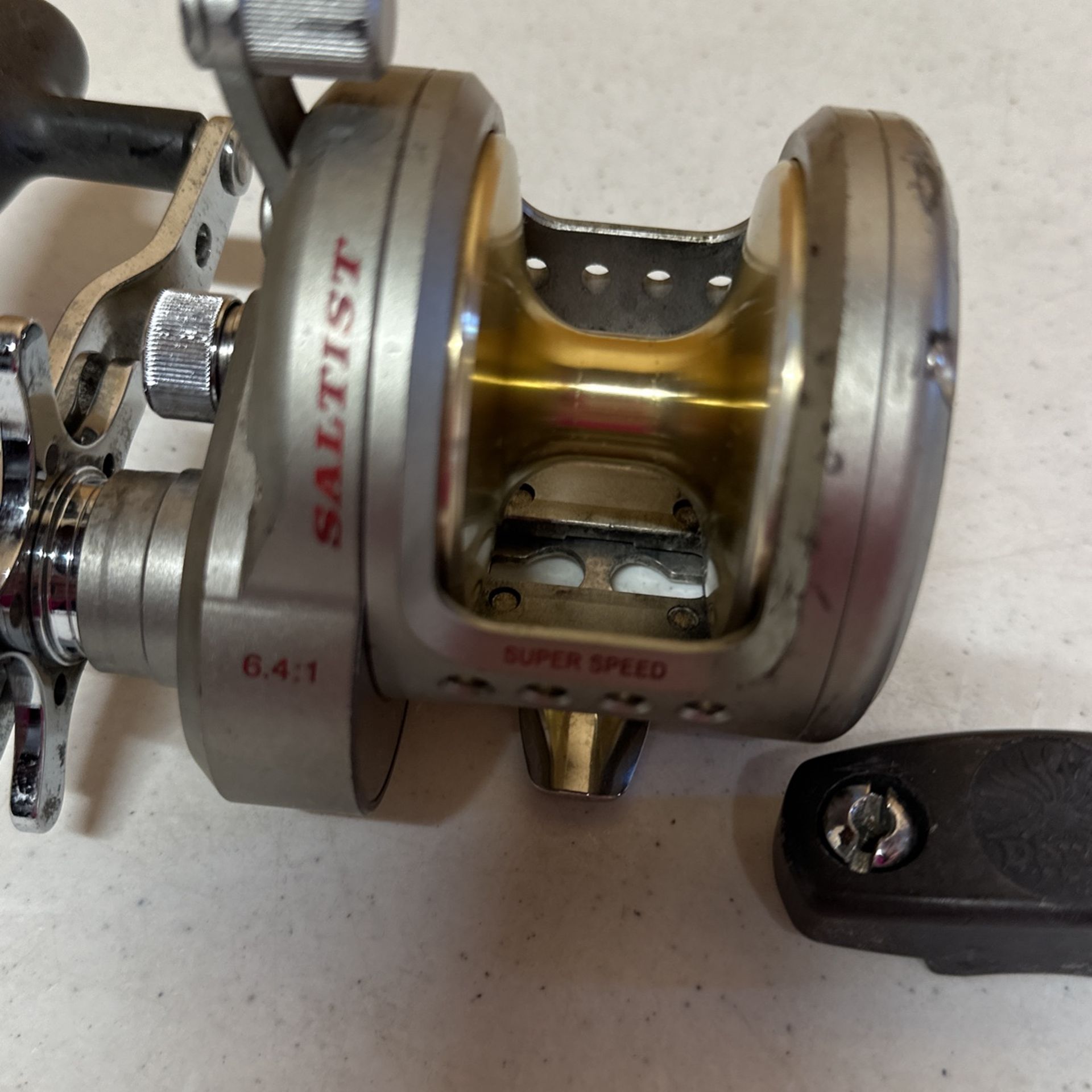 daiwa saltist 40h silver Star Drag Reel | Conventional Reel Built with a heavy Daiwa STTLW20LCH Saltist Levelwind Line