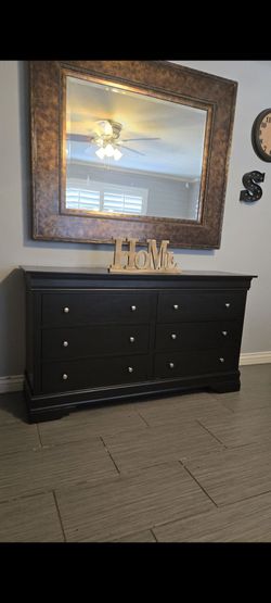 NICE BLACK 6 DRAWERS LONG DRESSER