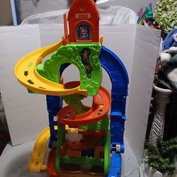 Little People Wheelies Racetrack Folds Into 2 Different Tracks