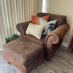 Comfy Library Chair And Ottoman