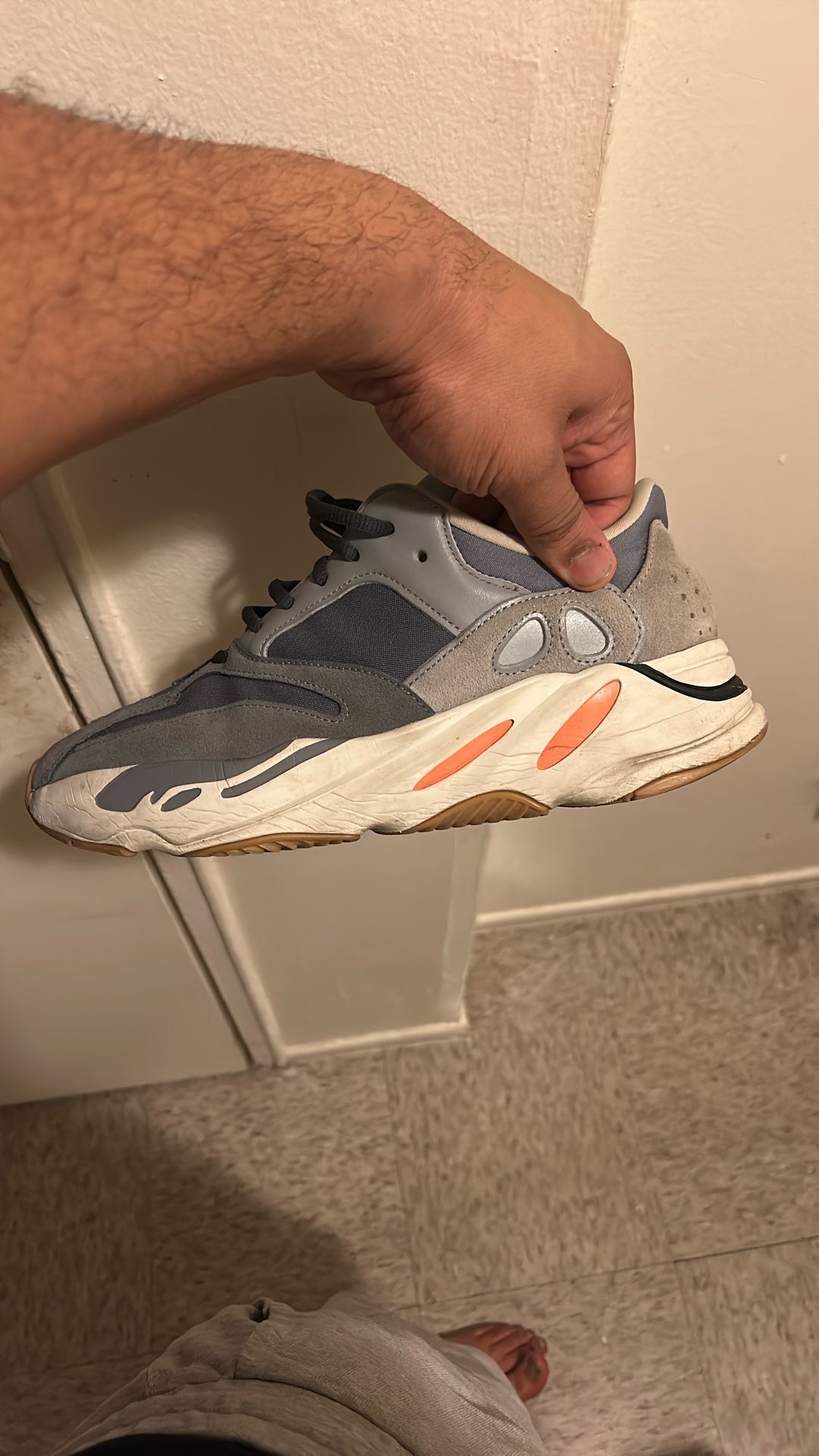 YEEZY SZ 11 FIRST COME FIRST SERVE