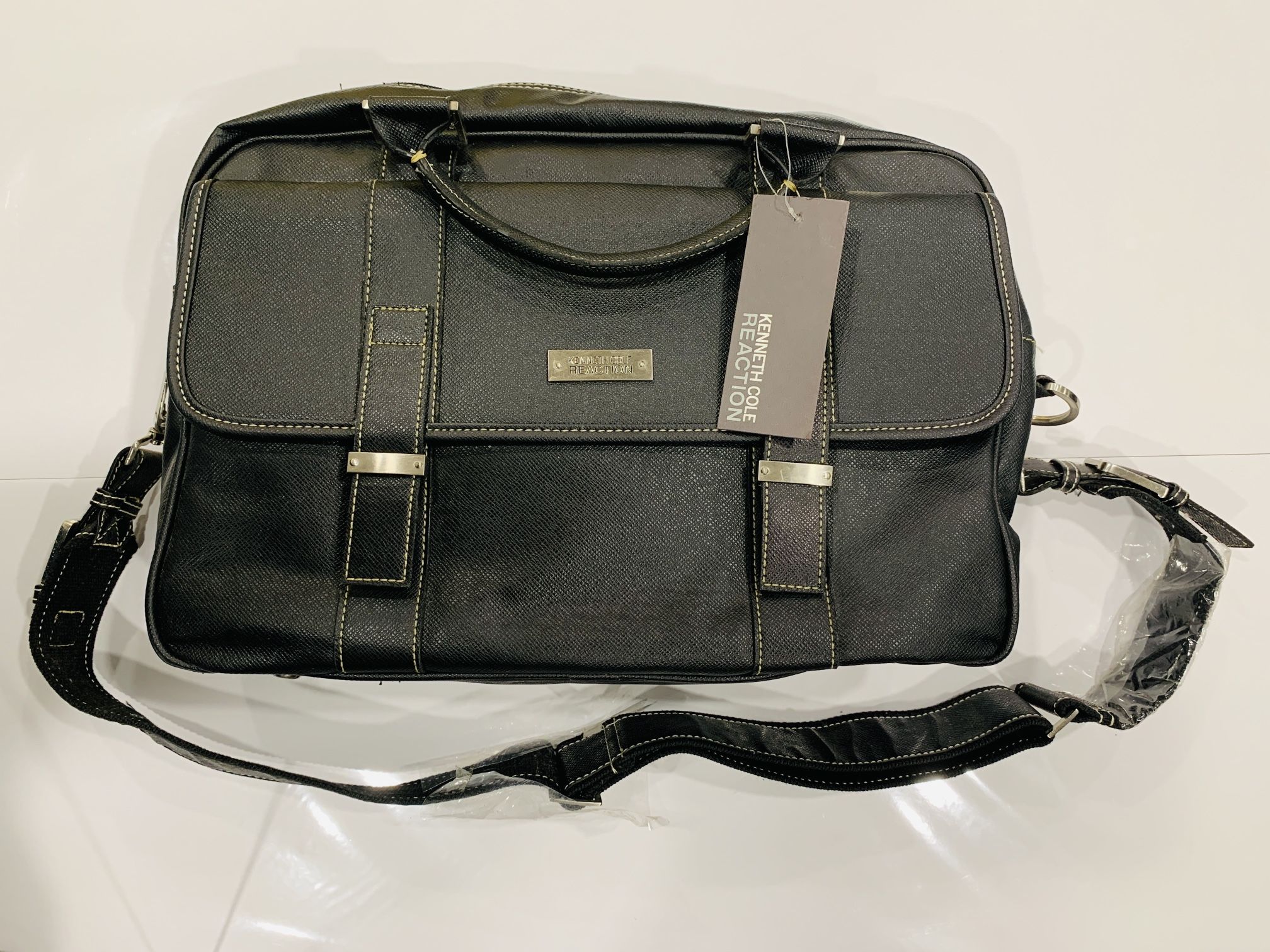 Kenneth Cole Reaction Black Messenger Bag