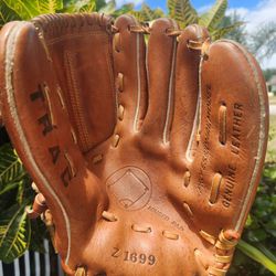 VINTAGE TRAC BASEBALL GLOVE #Z1699 IN VERY GOOD CONDITION ALL LEATHER 11.5 INCHS RARE !!!