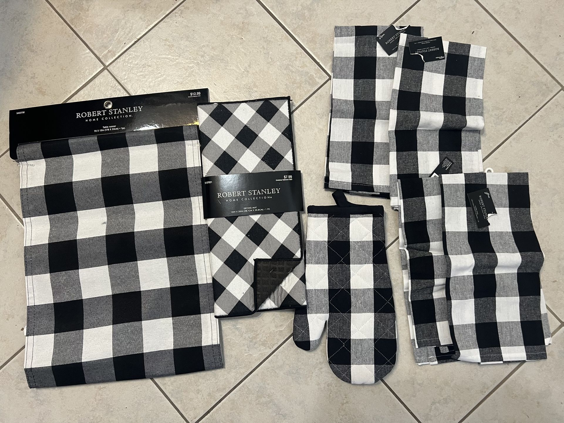 Black & White Kitchen Set