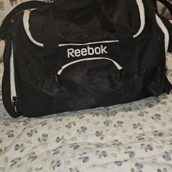 Reebok 5574 Black & White Duffle Gym Bag 008144 Approximately 21”x11”x12”