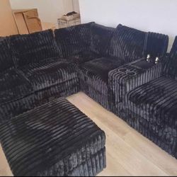 New Sectional Couch with USB Console, Cup Holders and Ottoman! Free Delivery 🚚! 