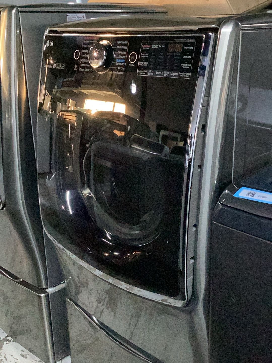 LG - DRYER 7.4 Cu. Ft. Smart Electric Dryer with Steam and Sensor Dry - Black Stainless Steel With Pedestal.