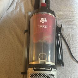 Vacuum Cleaner Dirt Devil MAX Bagless Like New