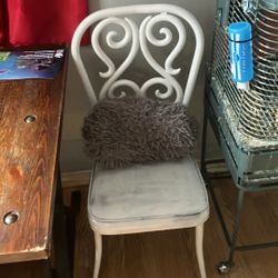 Super Nice White Metal Chairs, Obo