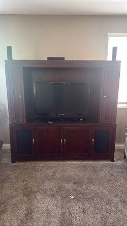 Entertainment center