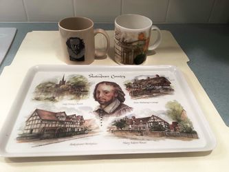 NEW 2 Ceramic William Shakespeare Coffee Mugs + Shakespeare Country Serving Tray