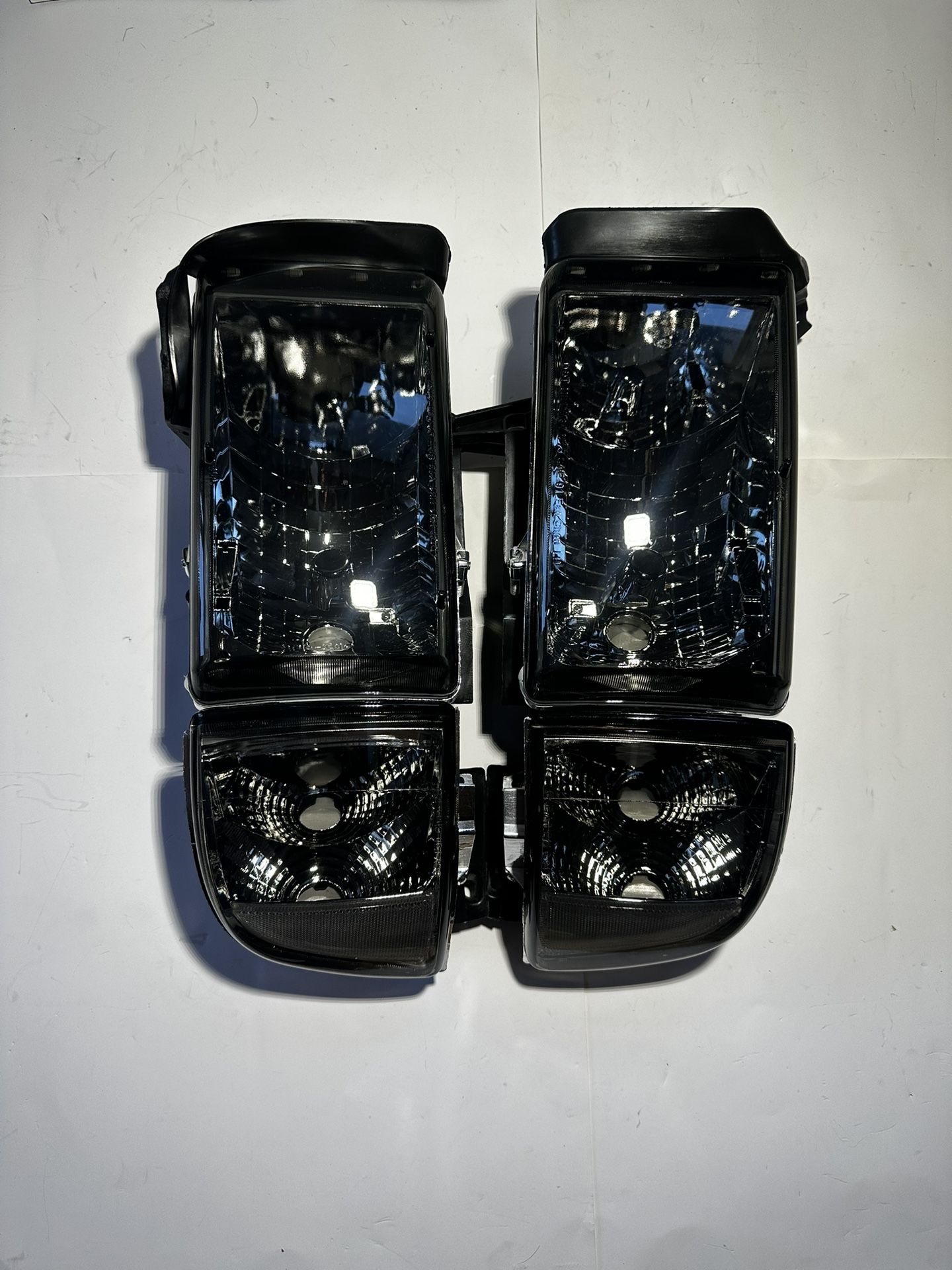 Dodge Ram 1500/2500/3500 Headlight Year 94-02