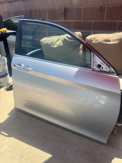 RIGHT PASSENGER SIDE FRONT DOOR 2015 HONDA ACCORD (SILVER) WITH HINGES