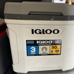 Igloo 30 Qt latitude Roller cooler 🔥👌🏼🔥