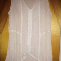  Very Nice Ladies Size Large Top