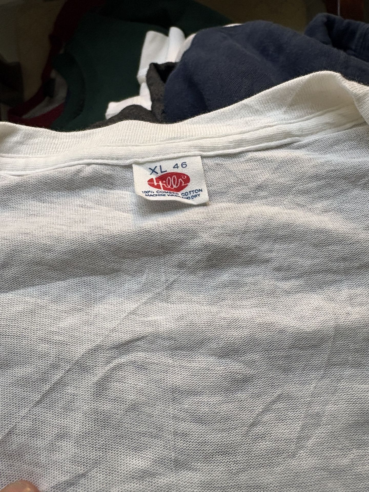 Blank Vintage Hill 1980s V Neck T Small