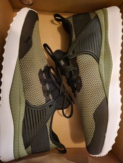 New Men's Pumas Size 10🙂
