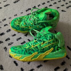 Puma Lamelo Ball MB.03 LA France Size 6 Junioy