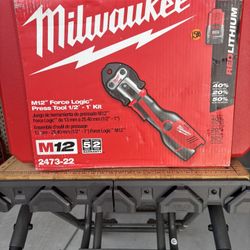 Milwaukee M12 Forcé Logic Press Tool 1/2 -1 Kit