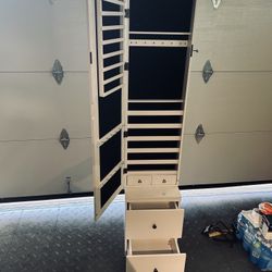 Jewlery Case W/ swivel Base