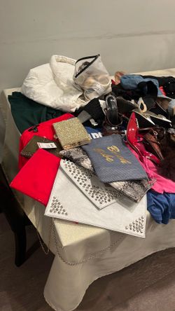 Bag of clothes with shoes and 3 caps shoes, size 8pairs belts / 7purses