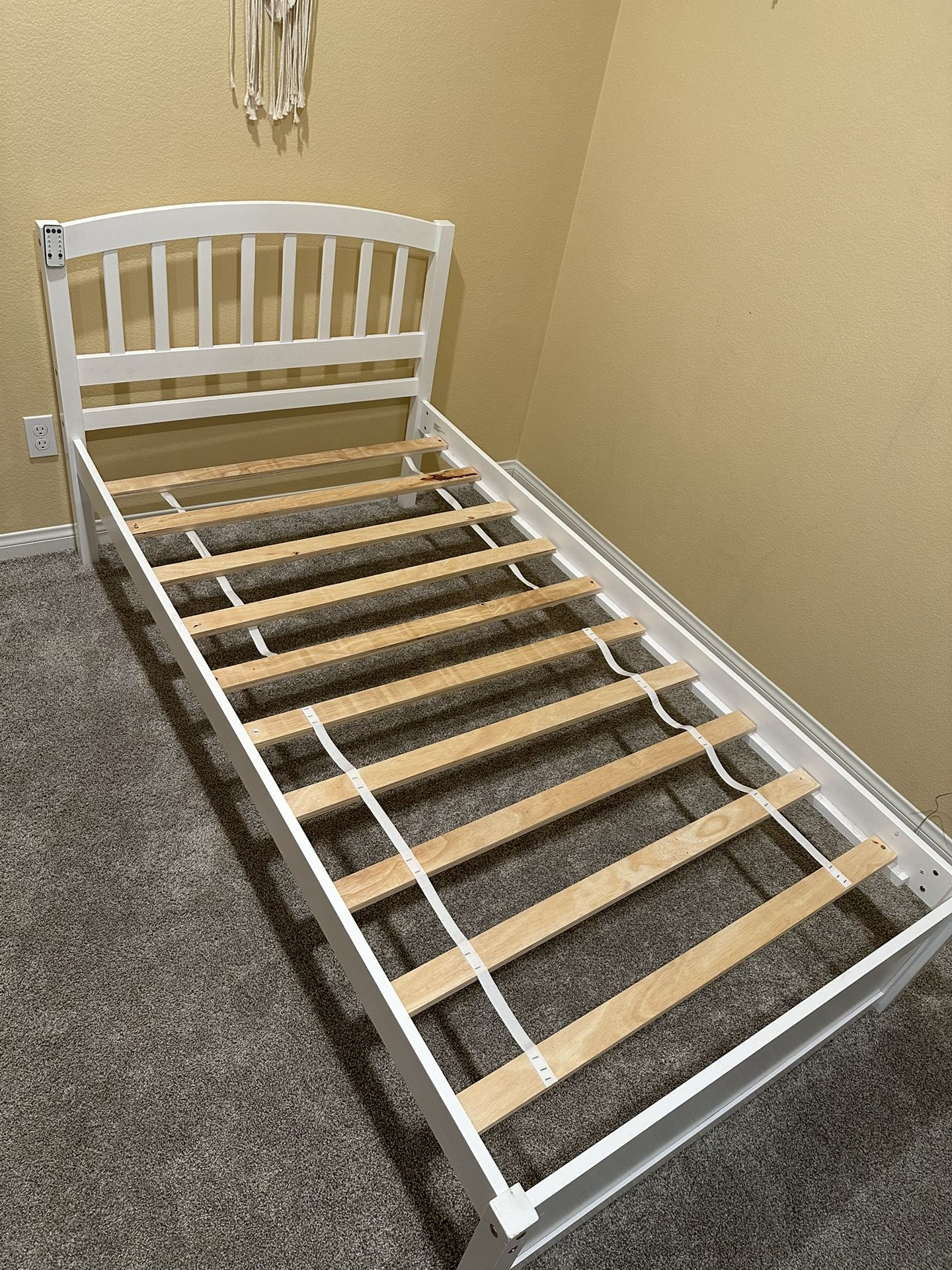 Bed . Twin Size Bed Frame