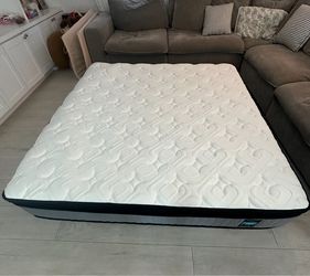 BedStory King 12” Firm Mattress – Like New