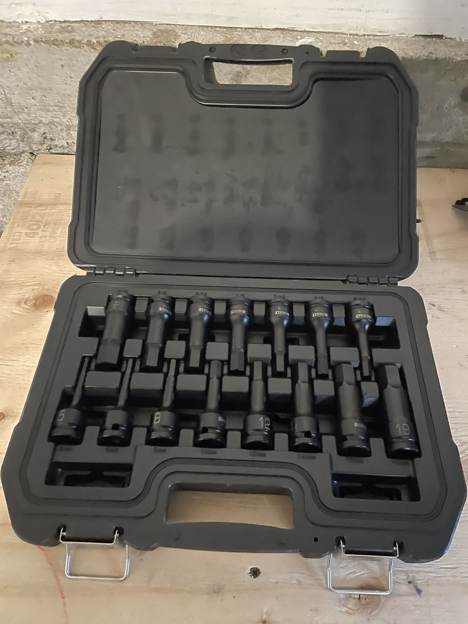 Dewalt Impact Socket Set - 1/2 In Drive, Hex, SAE/MM