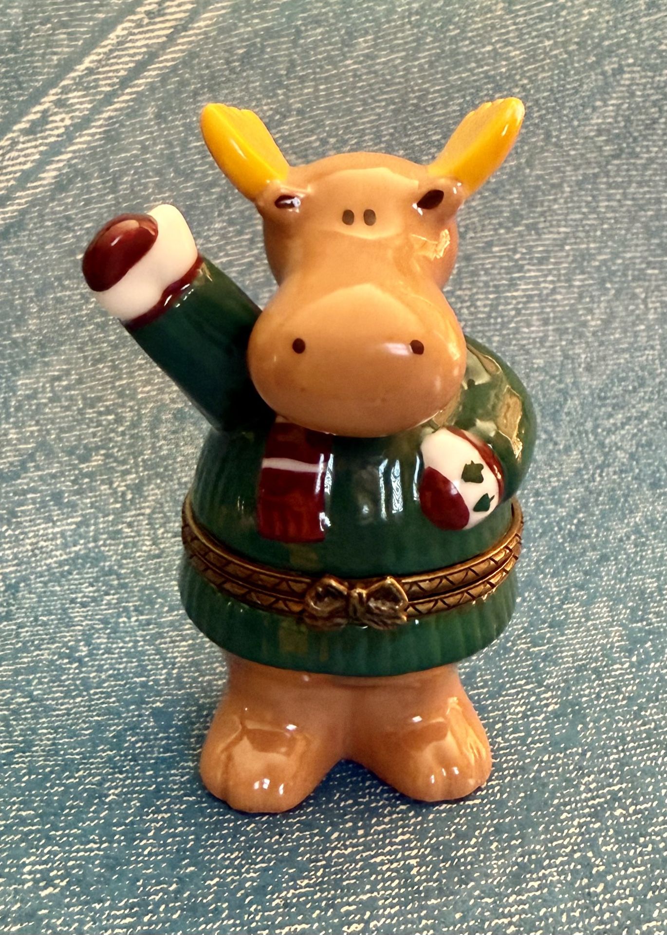 1999 VTG St. Nicholas Square Porcelain Winter Xmas Moose Trinket Box Figure