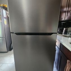 Insignia refrigerator