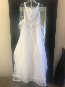 Beautiful David s Bridal Michaelangelo size 4 wedding dress for