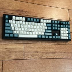 Keychron V6 Wired Keyboard w/ Gateron Milky Yellow Pro Switches & Maxkey SA Profile Keycaps