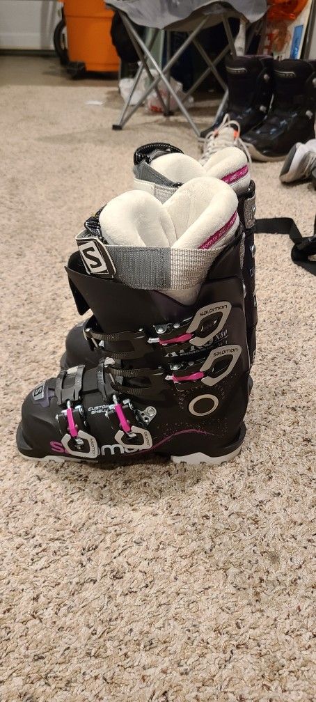 Salomon Ski Boots! 22cm Used Twice!
