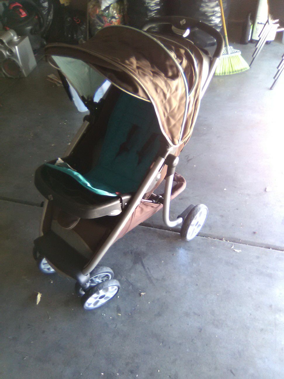 Baby stroller still in good condition asking $10