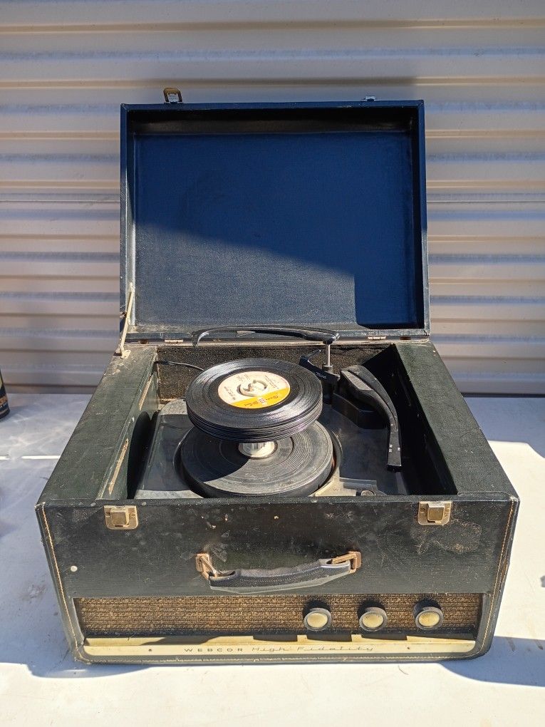 Webcor High Fidelity phonograph, model EP1762-1.
