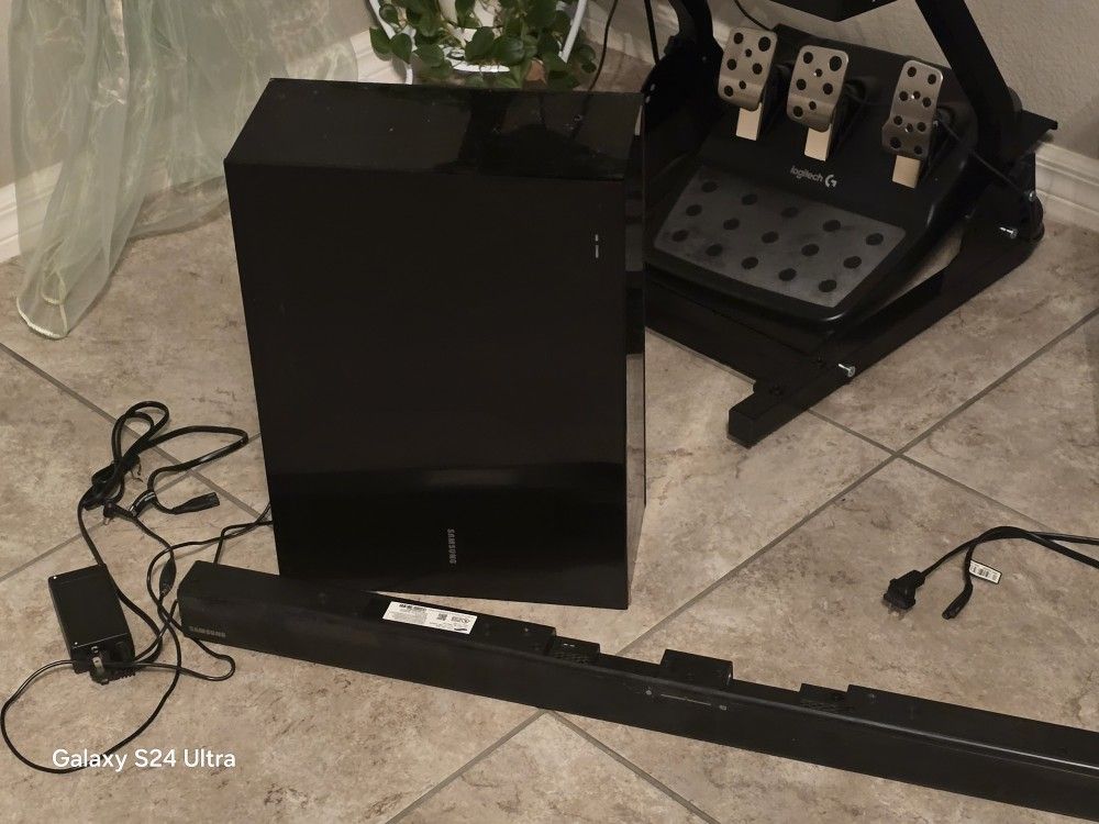 Samsung Soundbar & Subwoofer + Mount