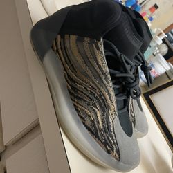 YEEZY QNTM