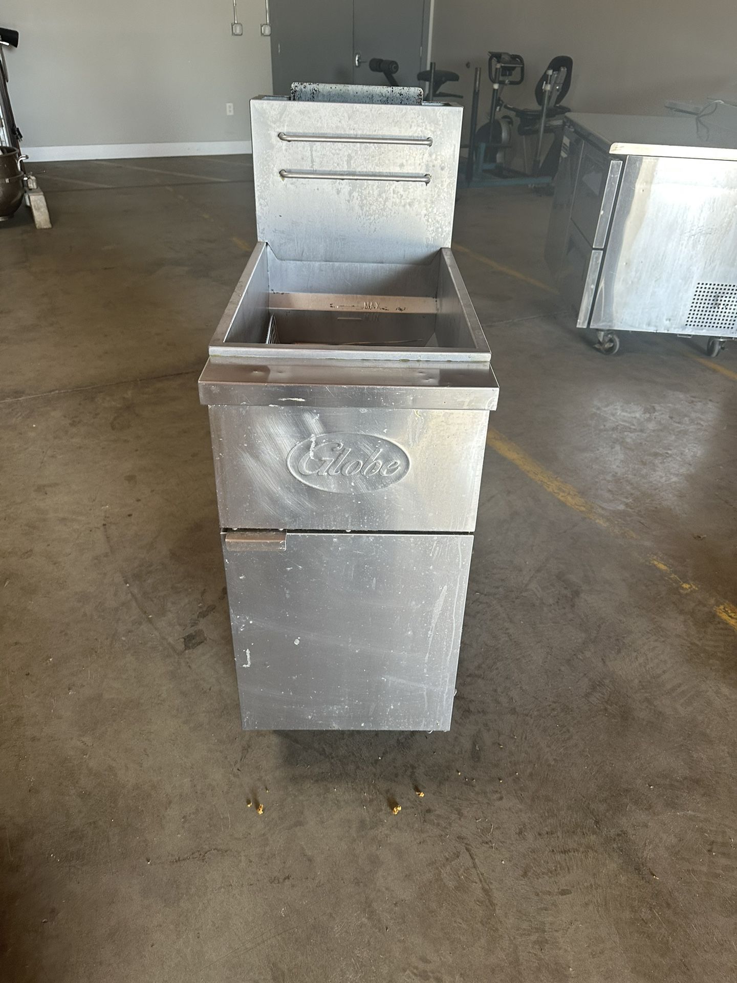 Globe GFF356 50-lb Commercial Fryers β $650 Each or $1,100 for Pair (2 Available)