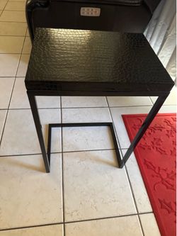 Dark brown side table like new $15 Gilbert and Ray rd. Check all pics and offers.